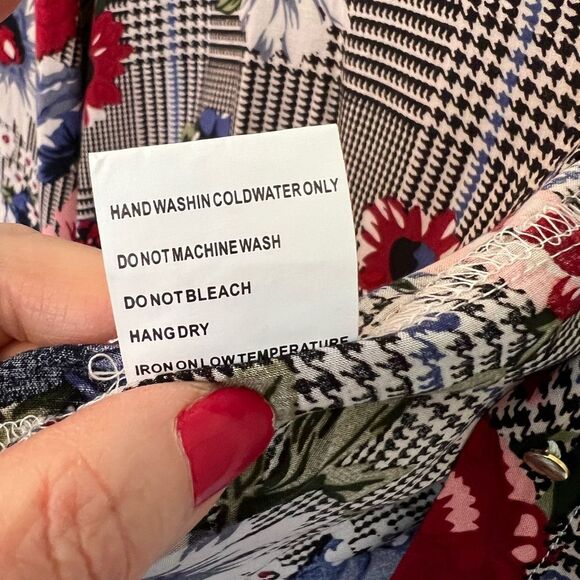 Solitaire Floral and Houndstooth Blouse - Picture 6 of 6